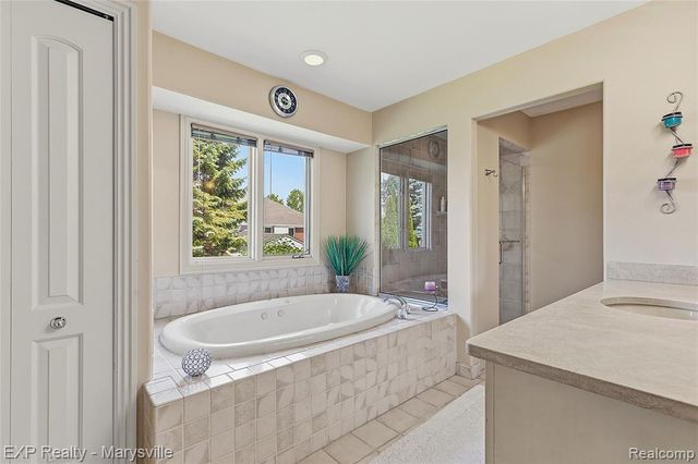 53146 Michael Drive, New Baltimore, MI 48047