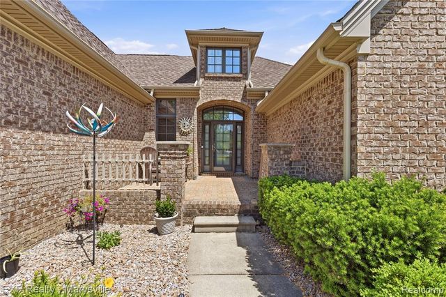 53146 Michael Drive, New Baltimore, MI 48047