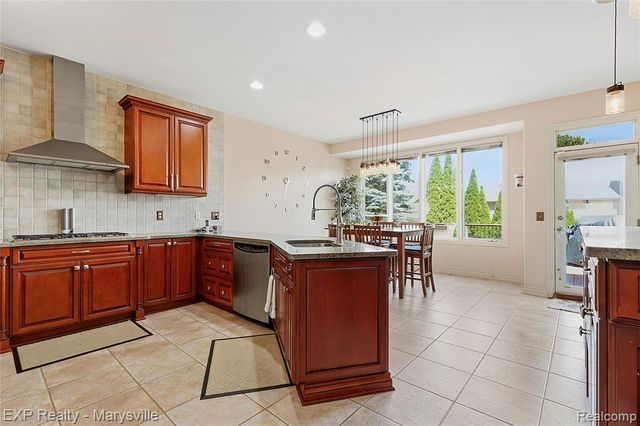 53146 Michael Drive, New Baltimore, MI 48047