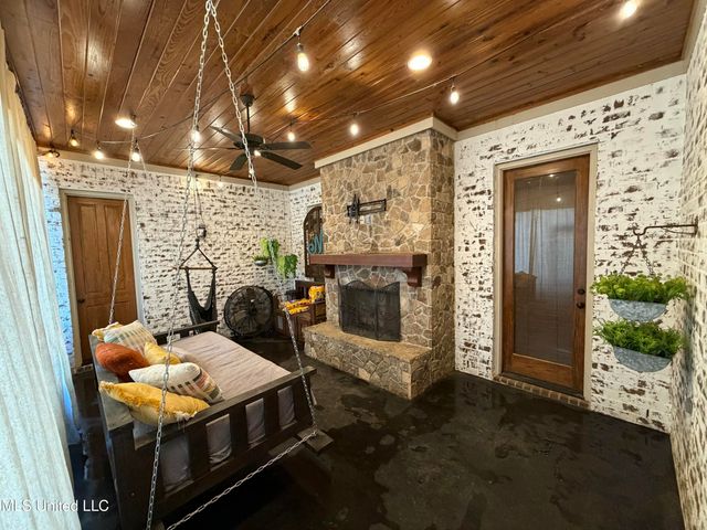 424 Stonewater Cove, Madison, MS 39110