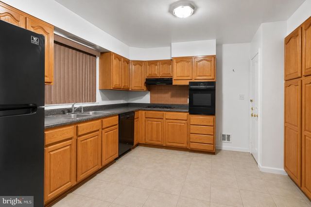 7314 LOIS LN, Lanham, MD 20706
