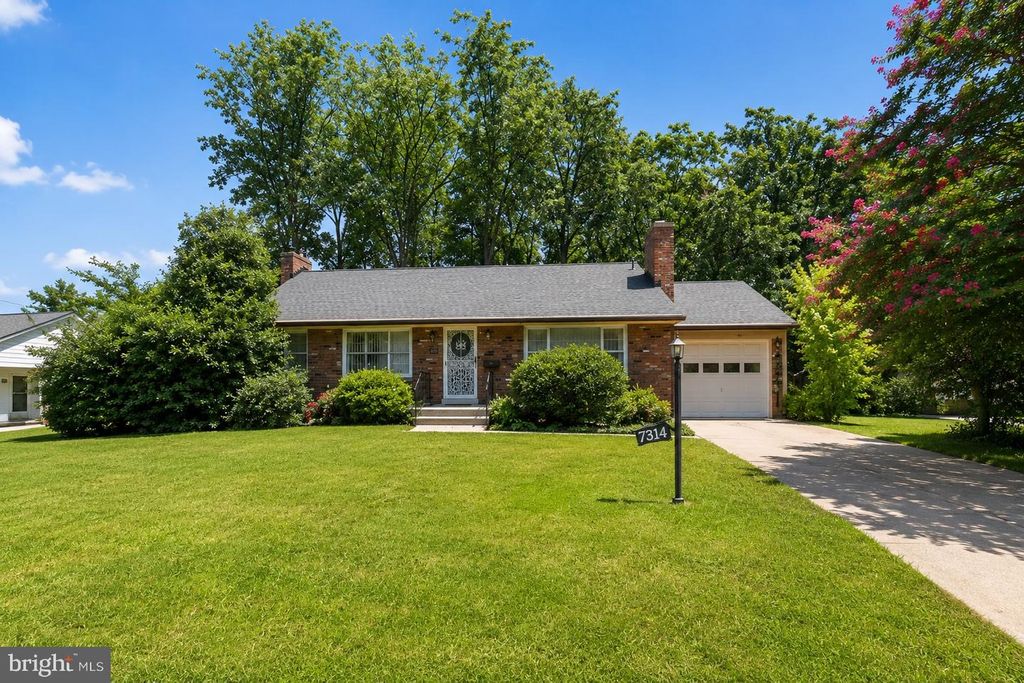 7314 LOIS LN, Lanham, MD 20706