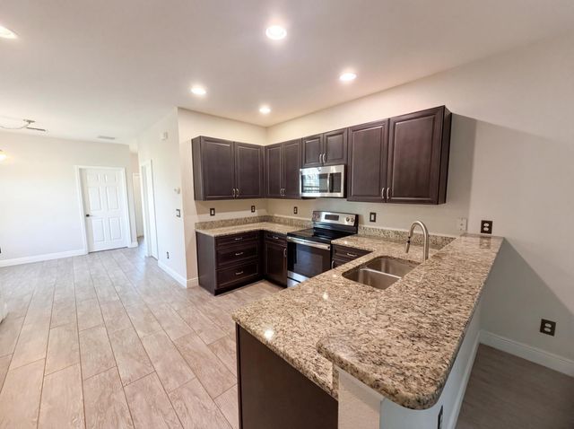 758 NE Hawks Ridge Way, Port St Lucie, FL 34983