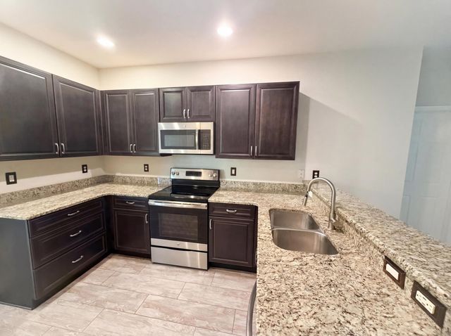 758 NE Hawks Ridge Way, Port St Lucie, FL 34983