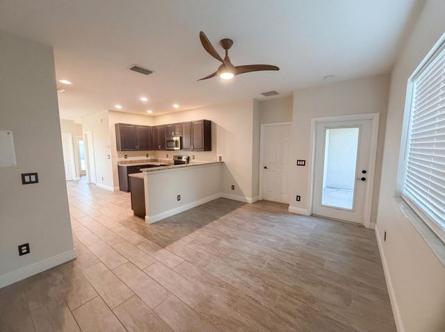 758 NE Hawks Ridge Way, Port St Lucie, FL 34983