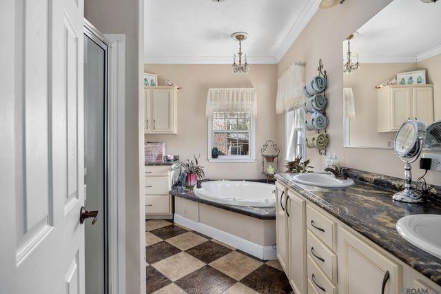 13486 Liberty Ln, St Amant, LA 70774