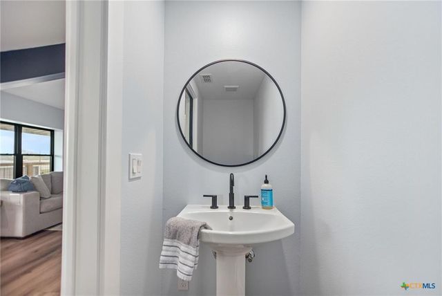 38 Penny Lane, Port O Connor, TX 77982