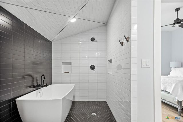 38 Penny Lane, Port O Connor, TX 77982