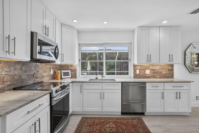 2920 NE 52ND Street, Fort Lauderdale, FL 33308