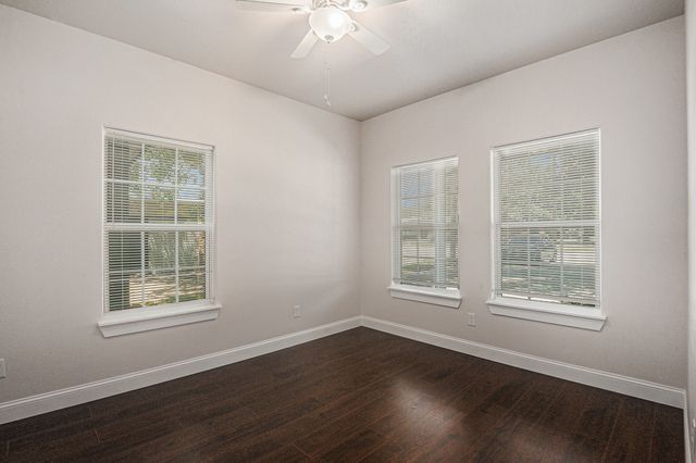 290 E Aurora Street, Rhome, TX 76078