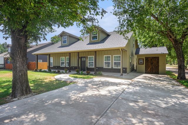 290 E Aurora Street, Rhome, TX 76078