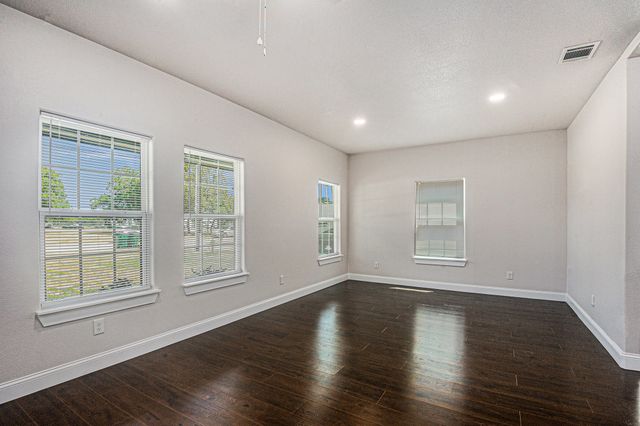290 E Aurora Street, Rhome, TX 76078