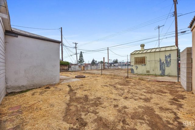 1221 El Rancho Drive, Bakersfield, CA 93304