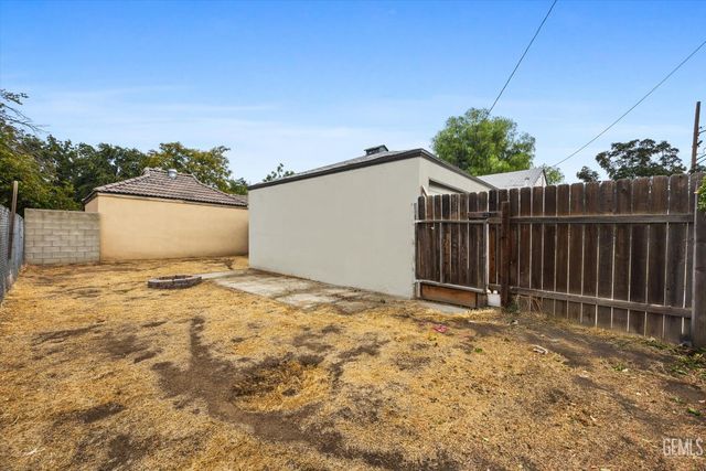 1221 El Rancho Drive, Bakersfield, CA 93304