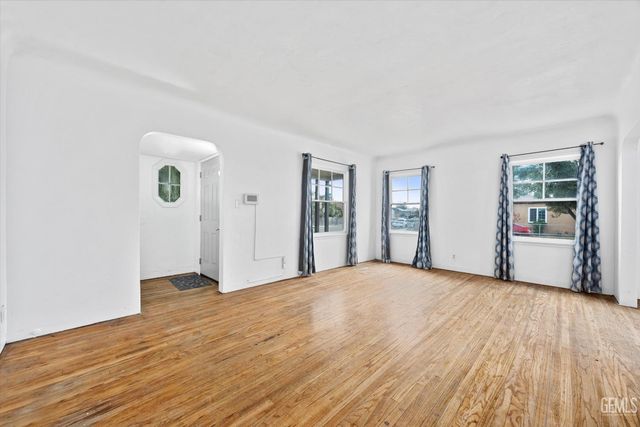 1221 El Rancho Drive, Bakersfield, CA 93304