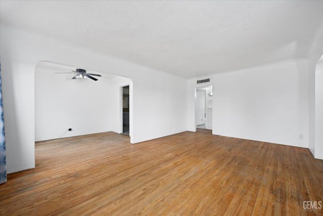 1221 El Rancho Drive, Bakersfield, CA 93304