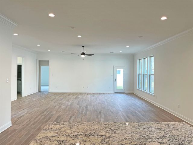 449 Rue Des Affaires, Houma, LA 70364