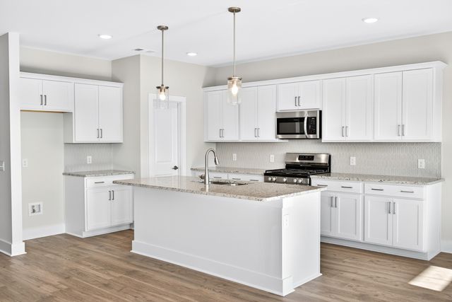 3919 Trinity Woods Rd, Columbia, TN 38401