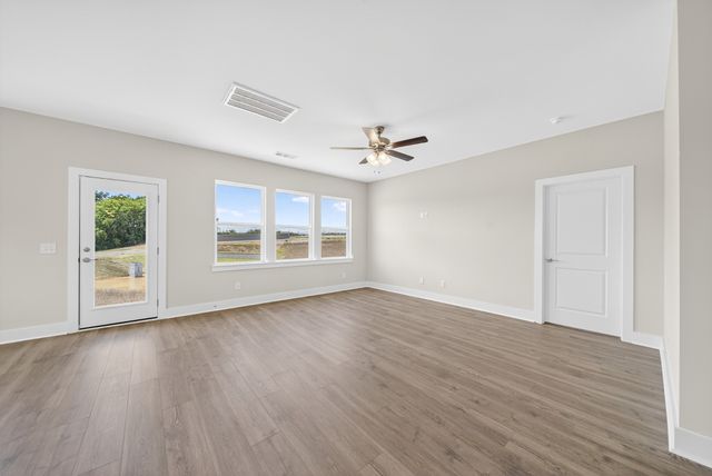 3919 Trinity Woods Rd, Columbia, TN 38401