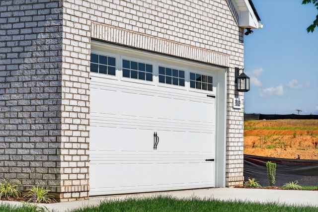 3919 Trinity Woods Rd, Columbia, TN 38401