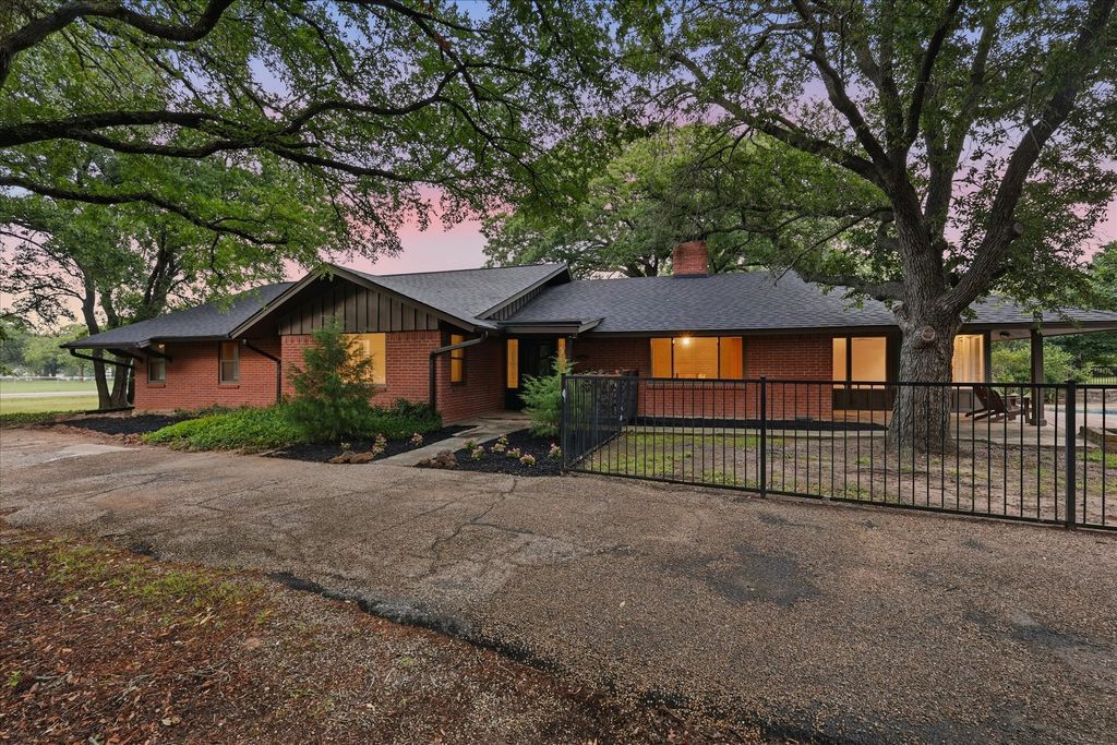3694 Green Meadow Lane, Flower Mound, TX 75022