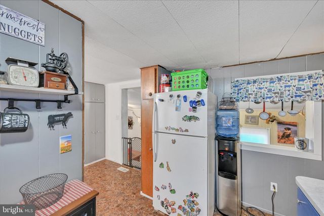 737 LAKE DR, Mount Wolf, PA 17347