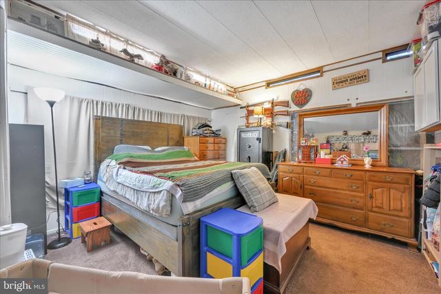 737 LAKE DR, Mount Wolf, PA 17347