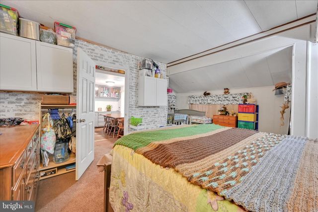 737 LAKE DR, Mount Wolf, PA 17347