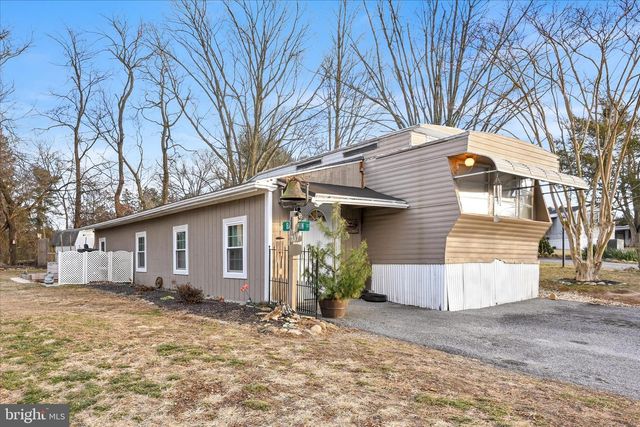 737 LAKE DR, Mount Wolf, PA 17347