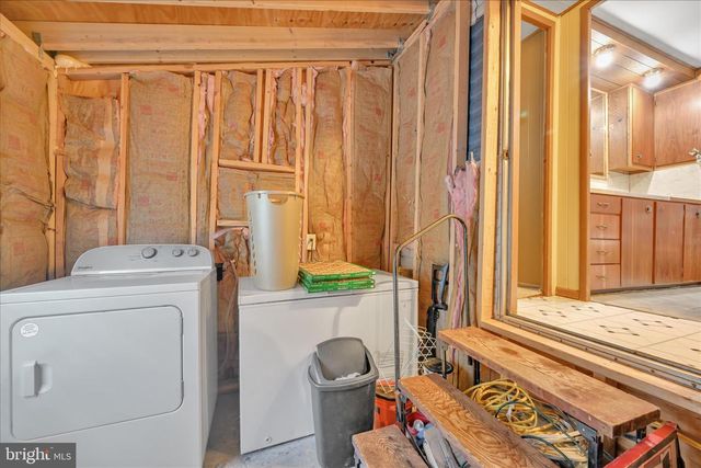 737 LAKE DR, Mount Wolf, PA 17347