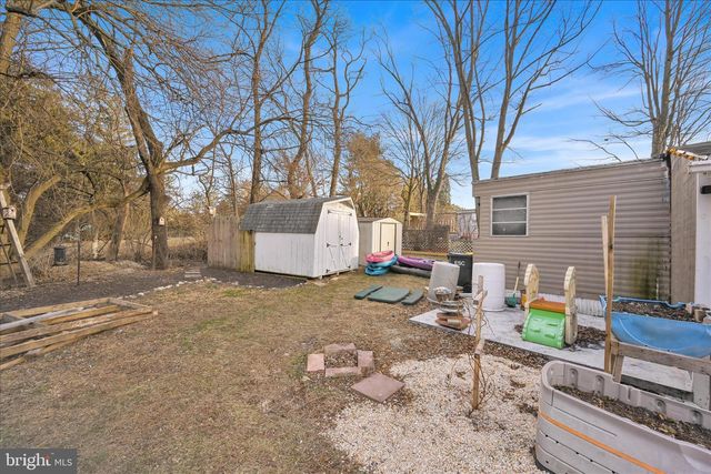 737 LAKE DR, Mount Wolf, PA 17347