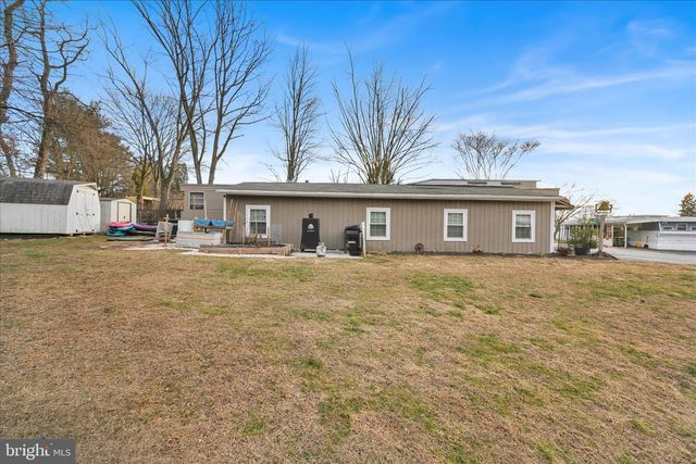 737 LAKE DR, Mount Wolf, PA 17347