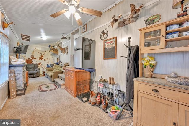 737 LAKE DR, Mount Wolf, PA 17347