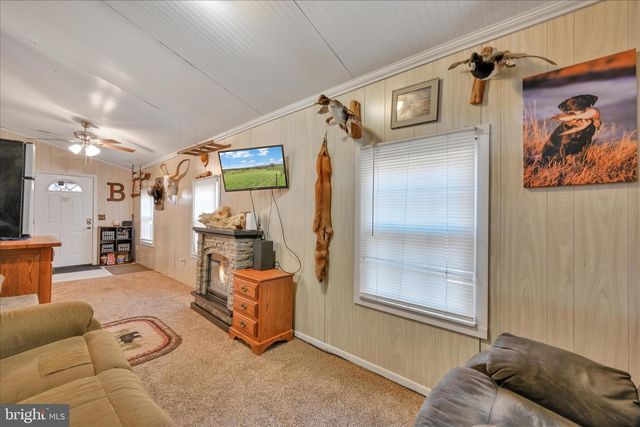 737 LAKE DR, Mount Wolf, PA 17347