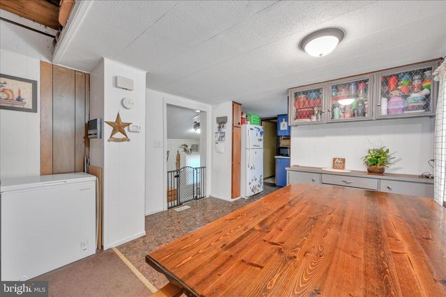 737 LAKE DR, Mount Wolf, PA 17347