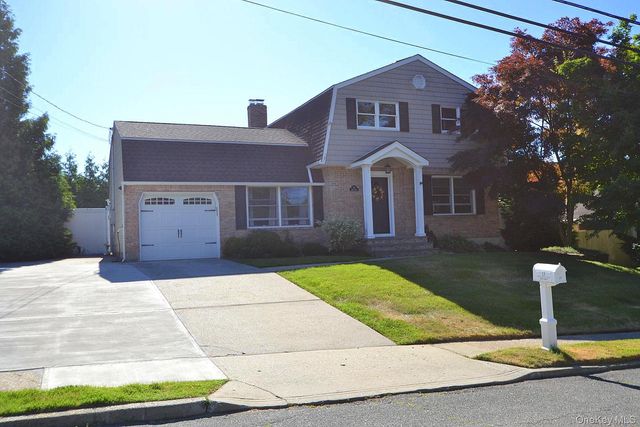 17 Wade Drive, Lake Grove, NY 11755