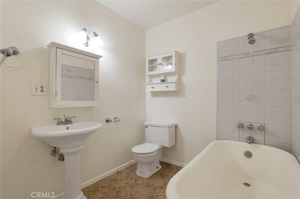 Image 15 of property listing at 1424 Griffith Street, San Fernando, CA 91340