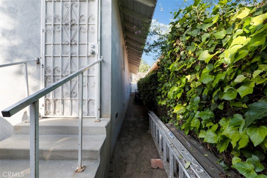 Image 21 of property listing at 1424 Griffith Street, San Fernando, CA 91340