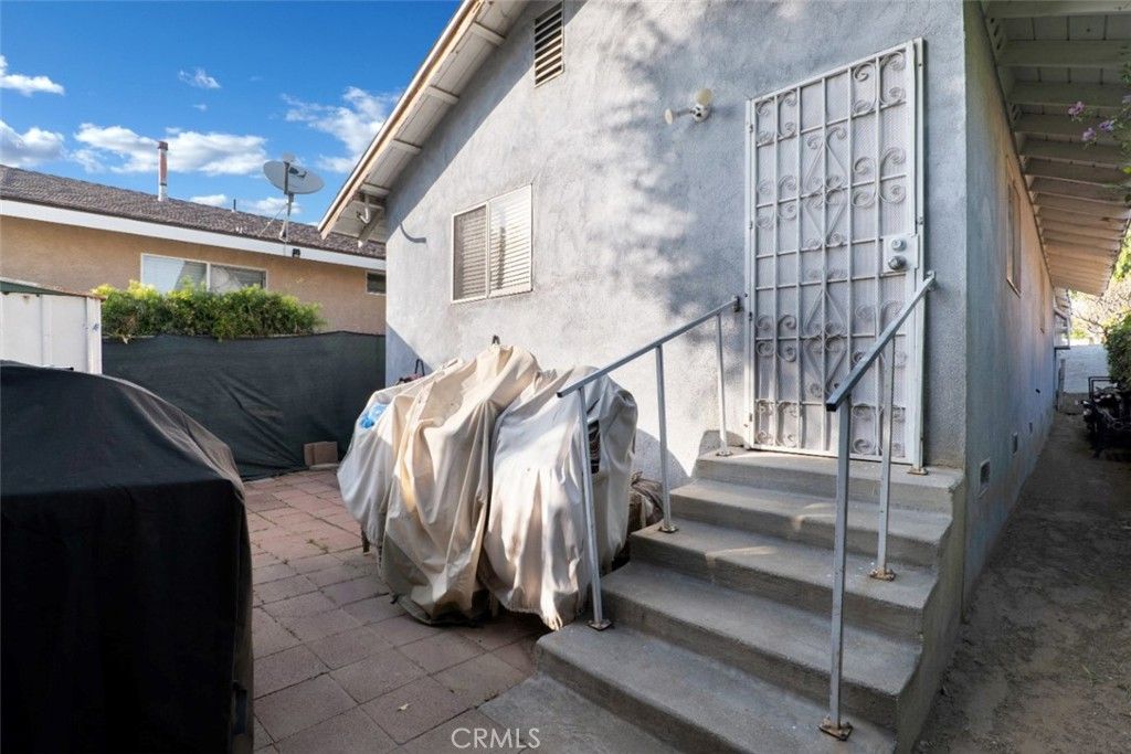 Image 22 of property listing at 1424 Griffith Street, San Fernando, CA 91340