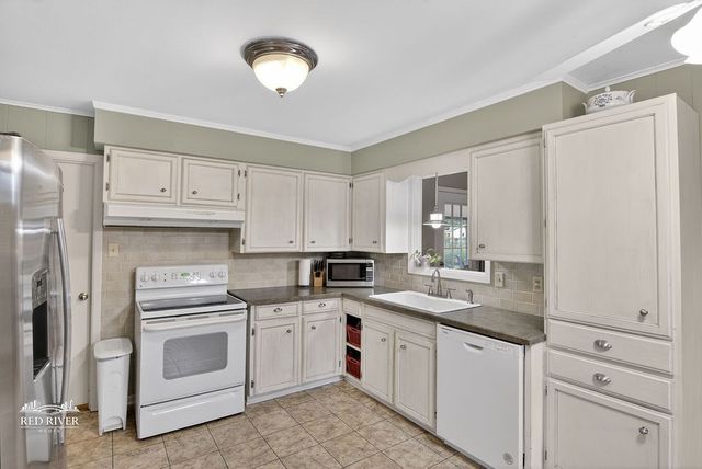 2010 Lovers Lane, Shreveport, LA 71105