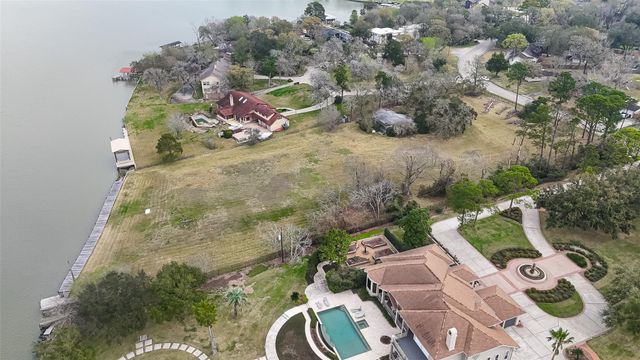 205 Lakeshore Drive, Seabrook, TX 77586