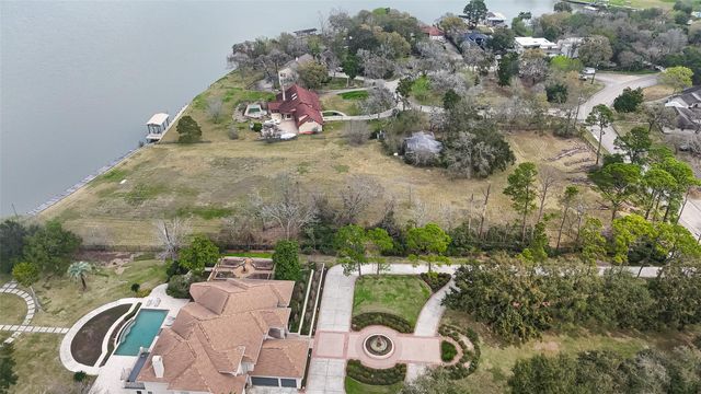 205 Lakeshore Drive, Seabrook, TX 77586