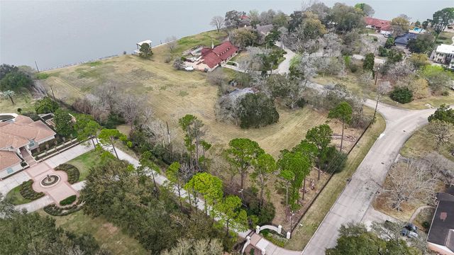 205 Lakeshore Drive, Seabrook, TX 77586