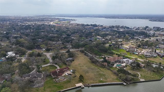 205 Lakeshore Drive, Seabrook, TX 77586