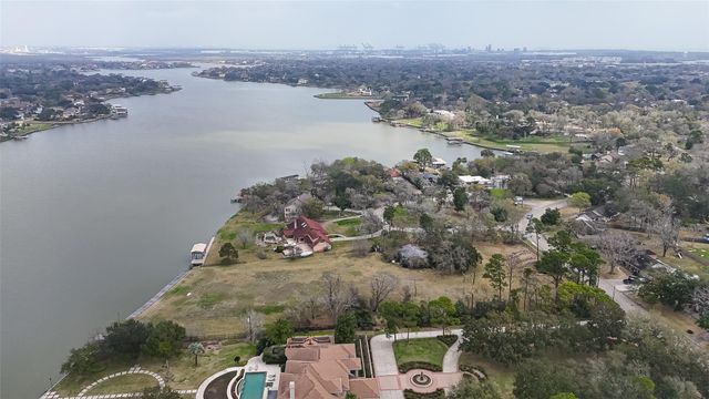 205 Lakeshore Drive, Seabrook, TX 77586