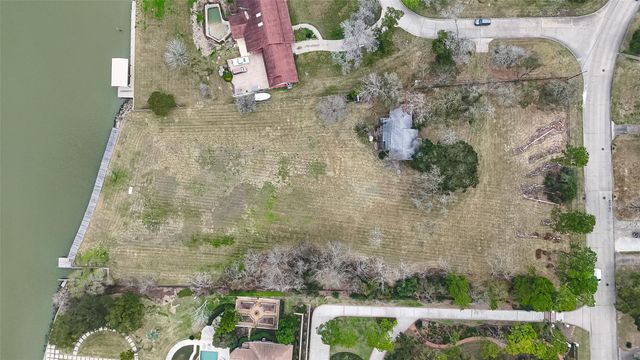205 Lakeshore Drive, Seabrook, TX 77586