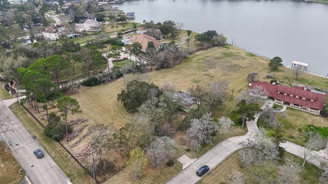205 Lakeshore Drive, Seabrook, TX 77586