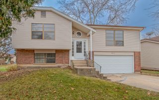 2019 WILLIAMSBURG Drive, Streamwood, IL 60107