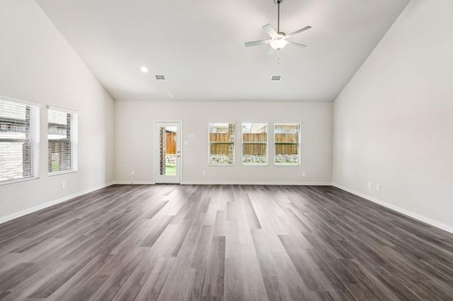 701 Easthill Drive, Princeton, TX 75071