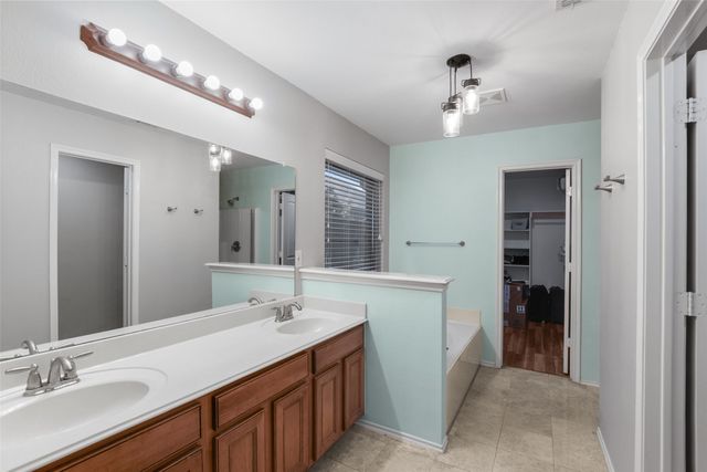 2028 Lake Trail Drive, Heartland, TX 75126